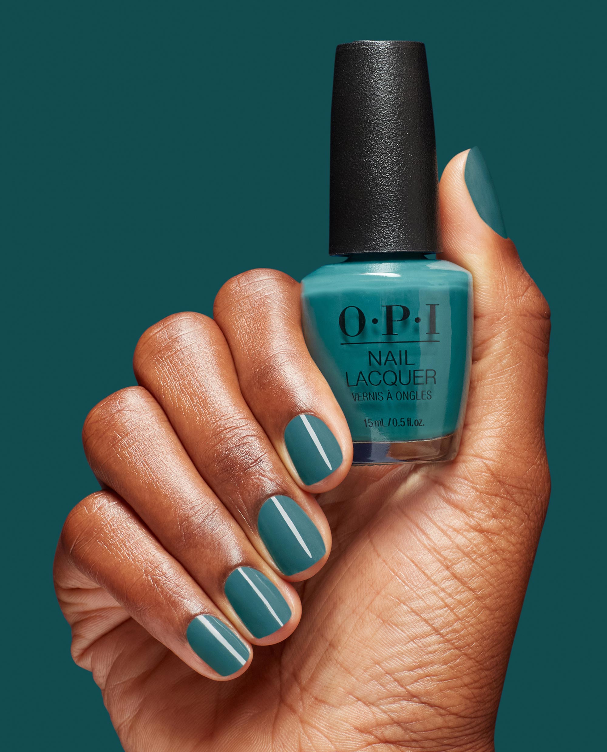 baby_tee-l_nlf032_nail_lacquer_4064665228786_hand_and_bottle.jpg