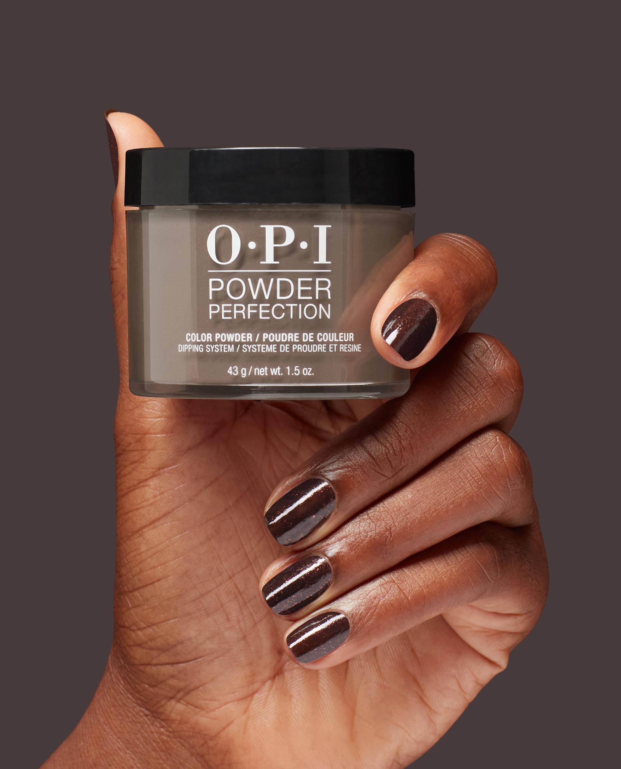grunge_queen_dpf035_dip_powder_4064665228472_hand_and_bottle.jpg