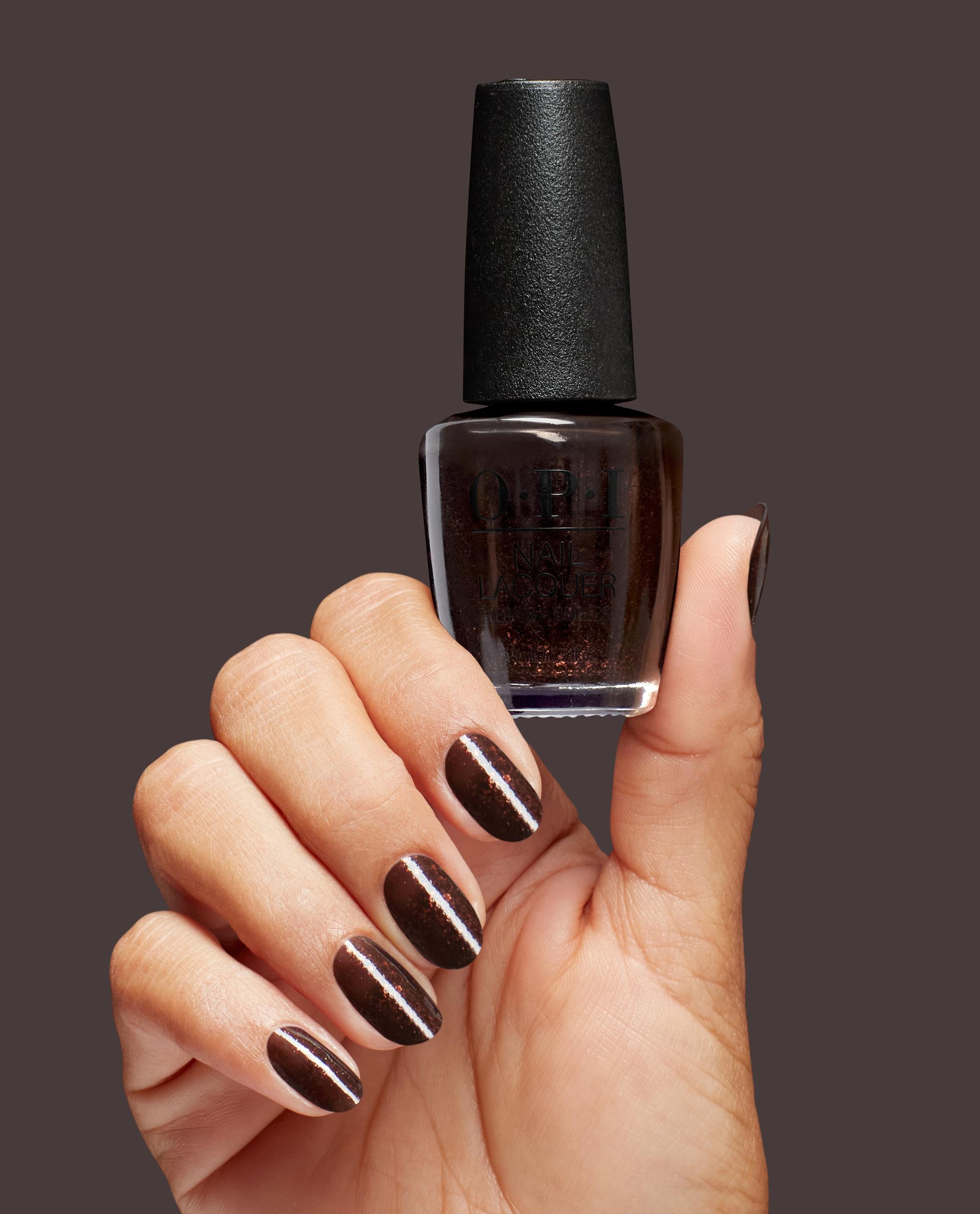 grunge_queen_nlf035_nail_lacquer_4064665228816_hand_and_bottle.jpg